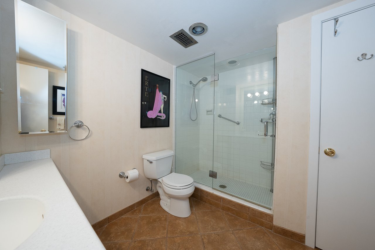 Easy Living on the Main Line!