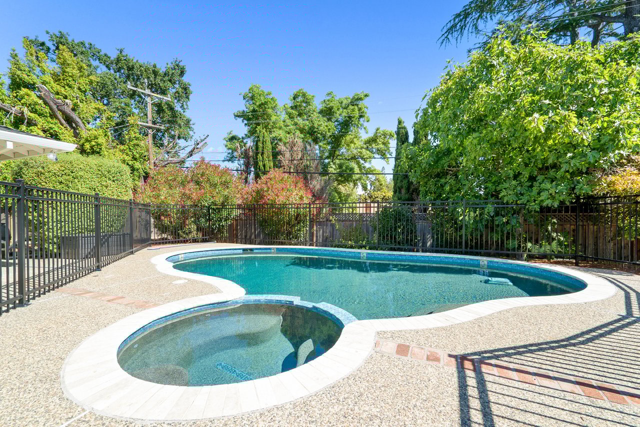 247 Marchmont Dr