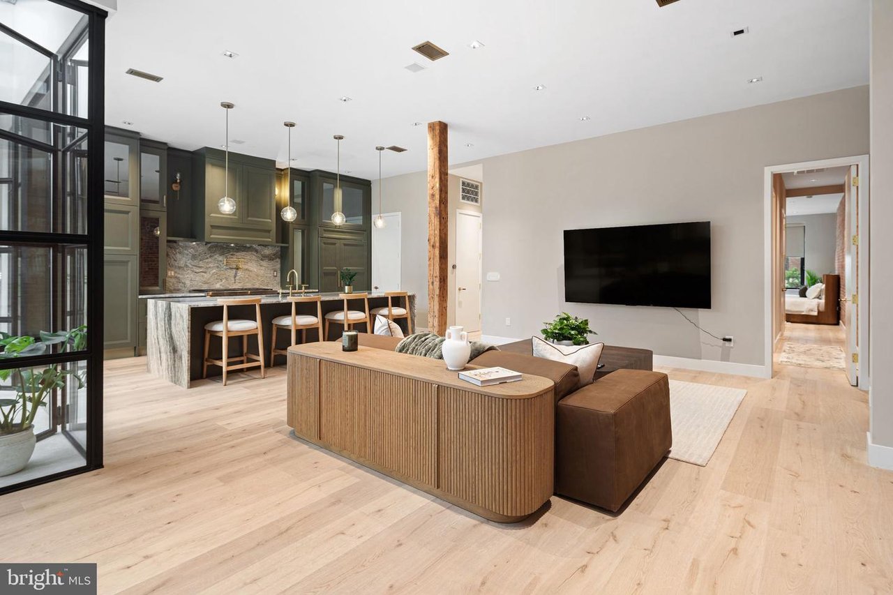 2017 Sansom St, Philadelphia, PA 19103