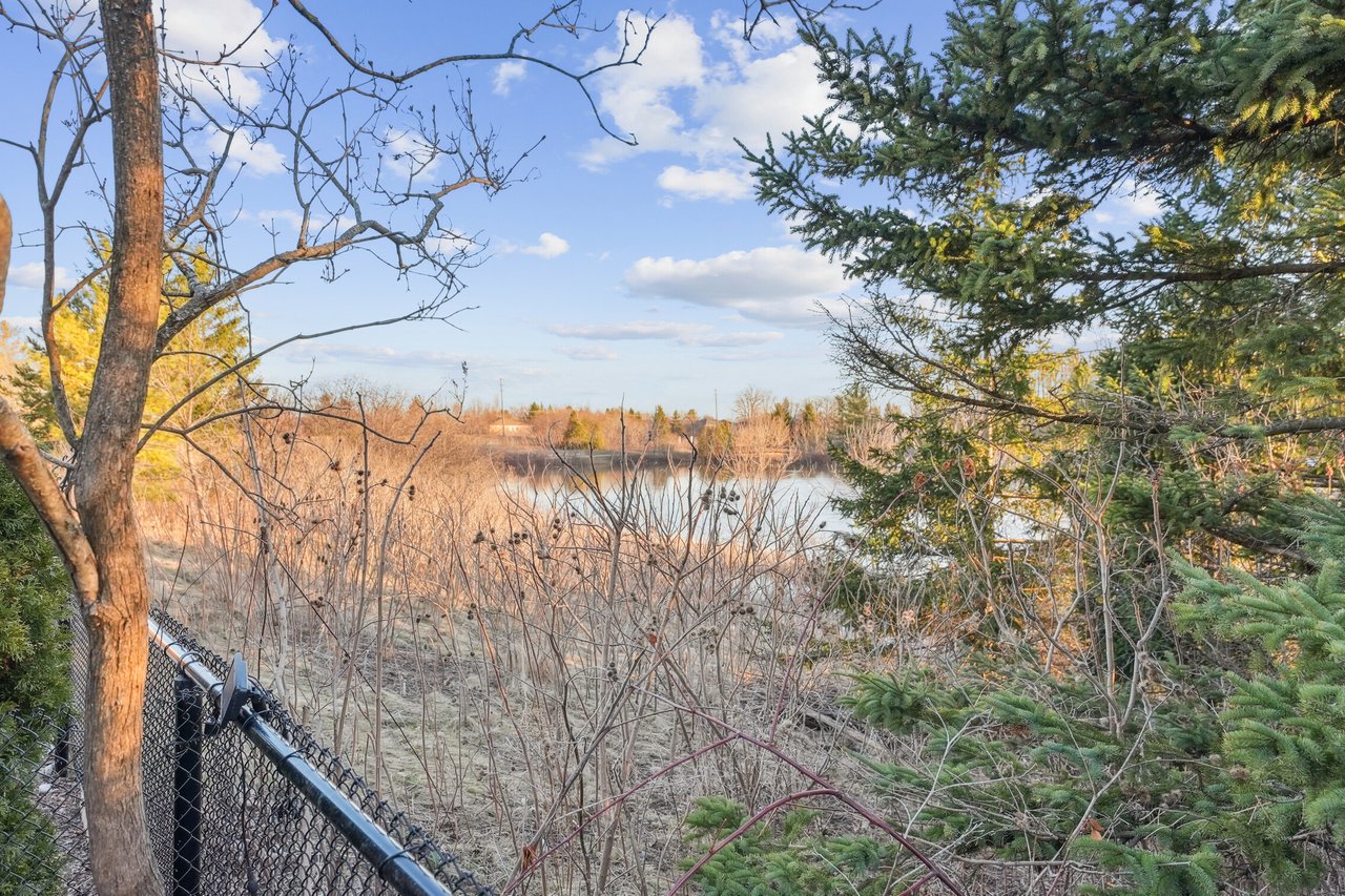 Beautiful Bungalow Backing on Ravine & Pond!