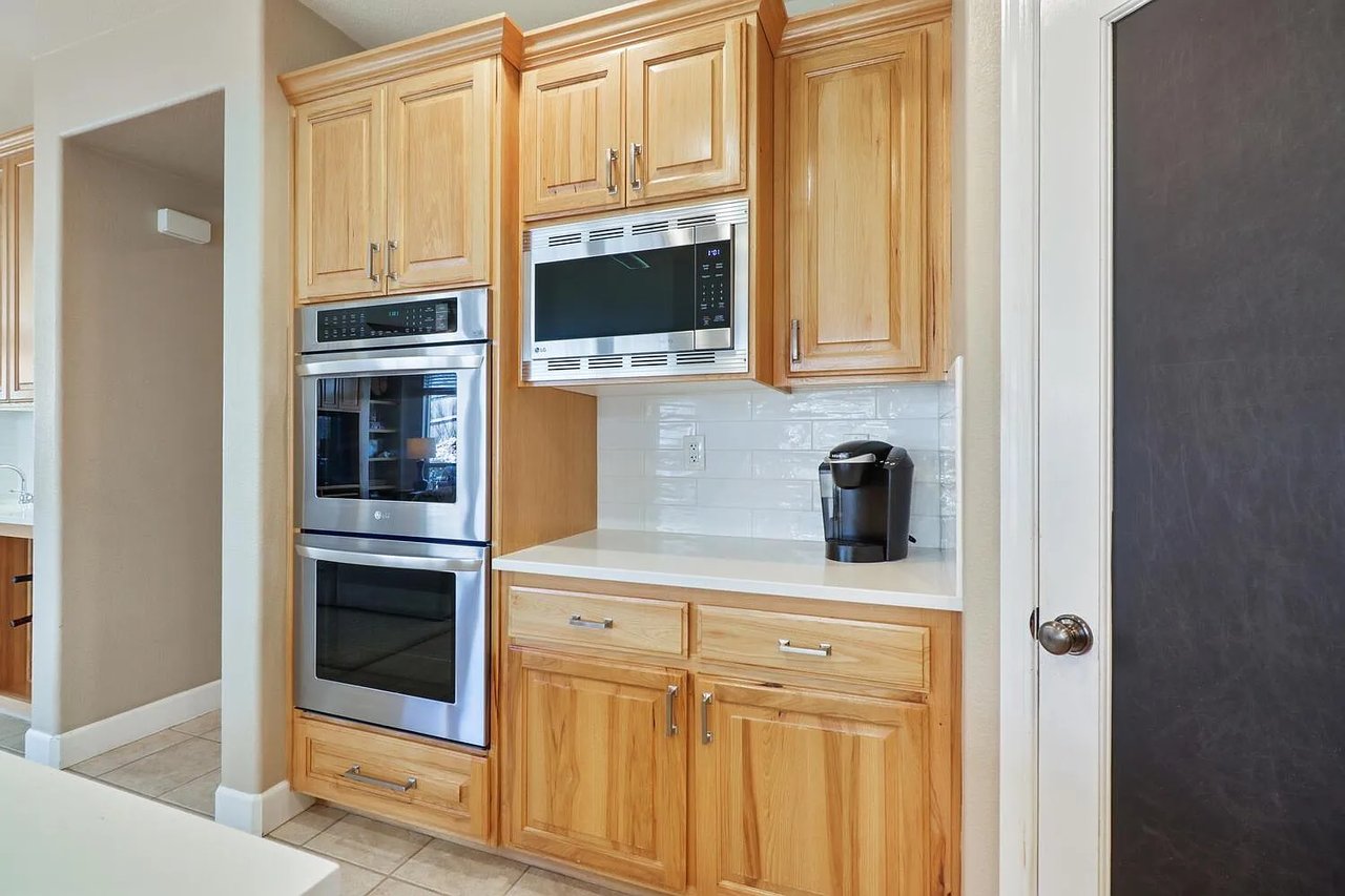2200 Red Hawk Ct