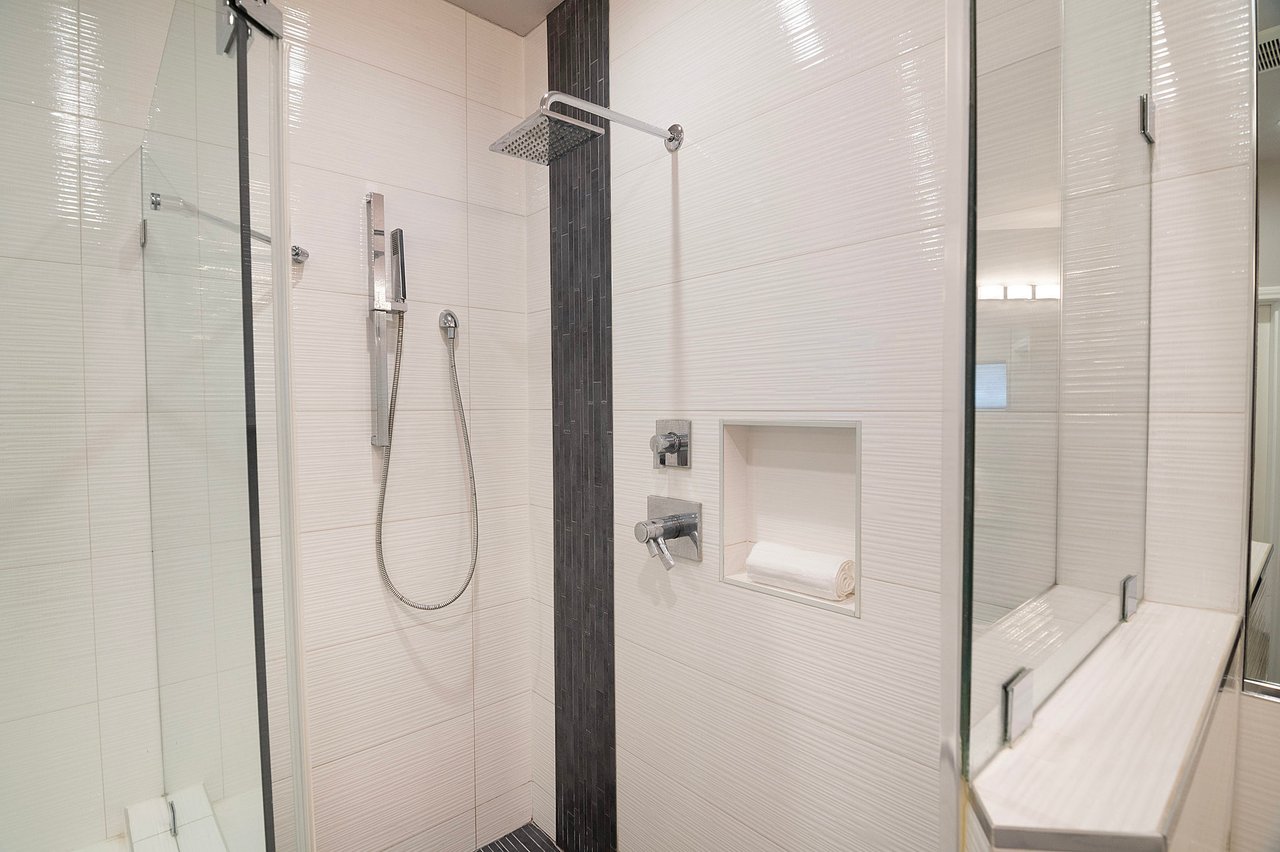 916 S. Shenandoah St. # 1