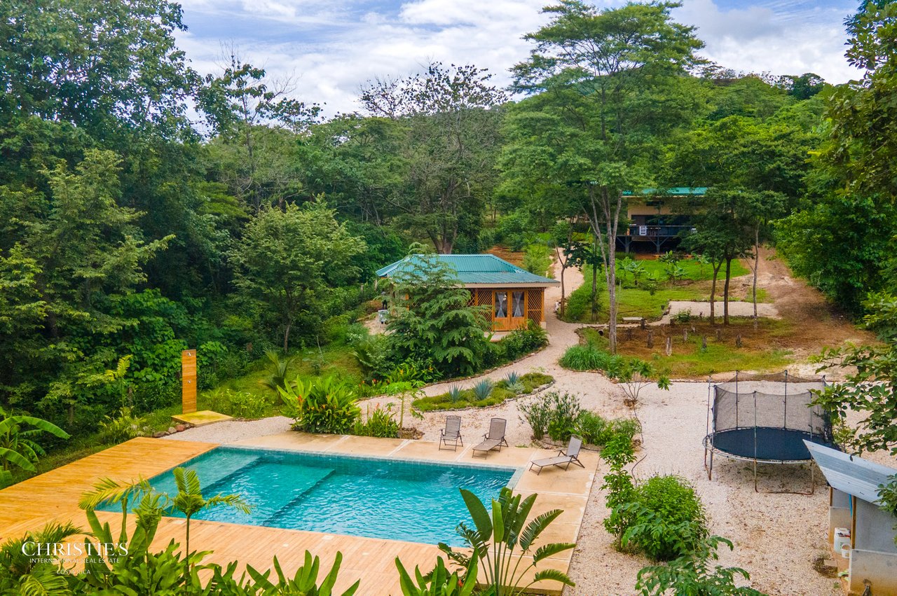 Tropical Villas Estate: A Unique Opportunity with 4 Private Villas