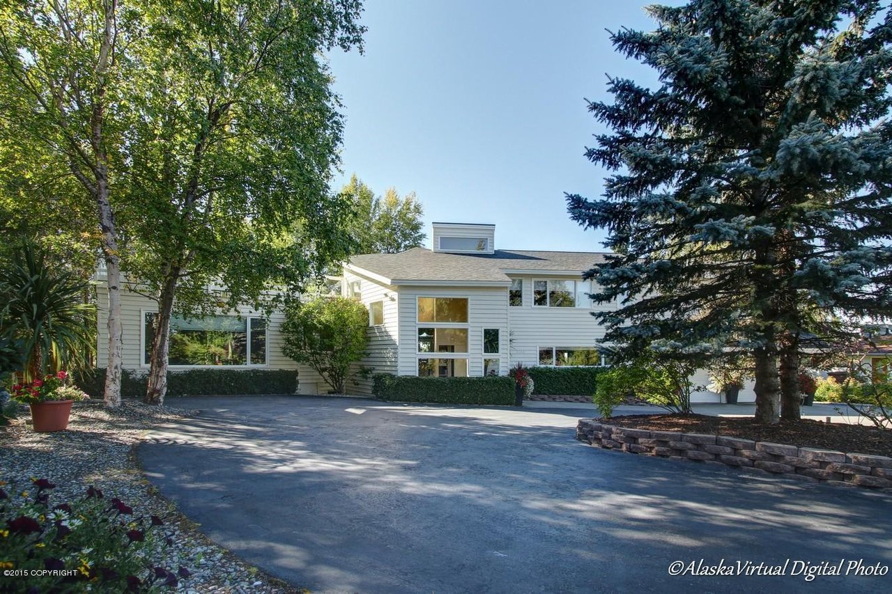 3418 Lakeside Dr