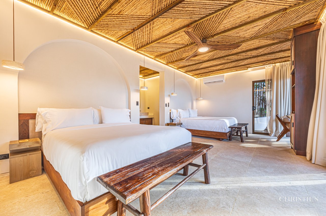 Luxury Hotel Boutique with Ocean Views | Walking distance to the beach | 13.2 Acres