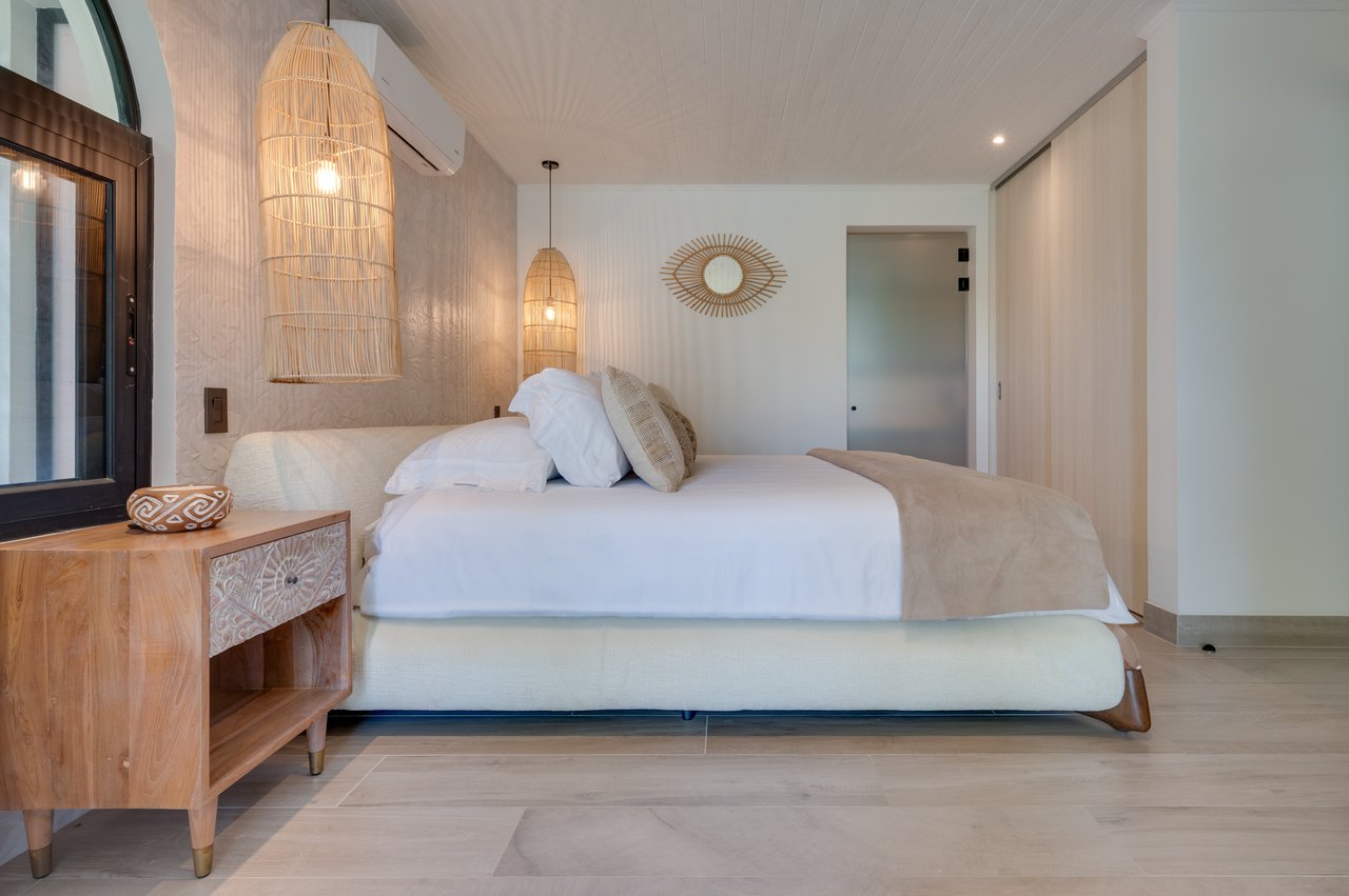 Flamingo Marina Cove 416 – Beachfront Condo