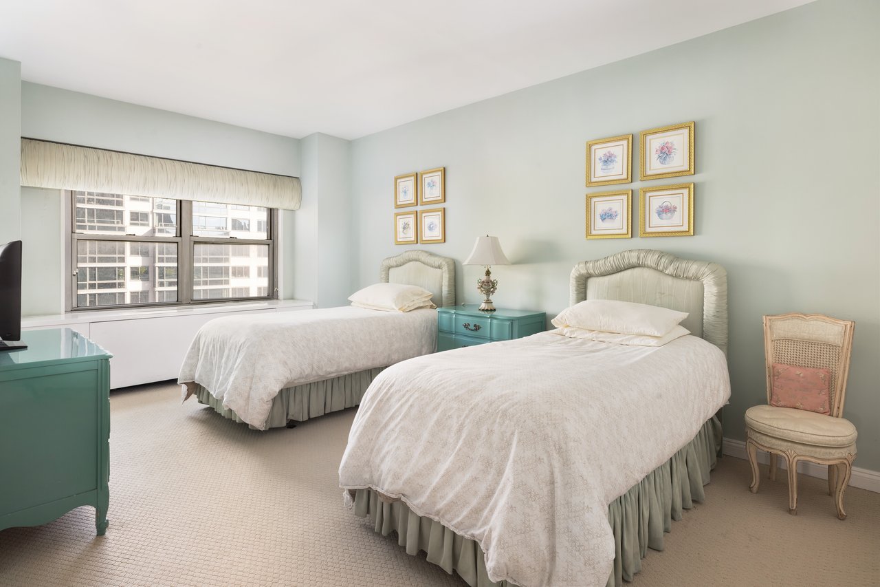 360 East 72nd Street, C1803