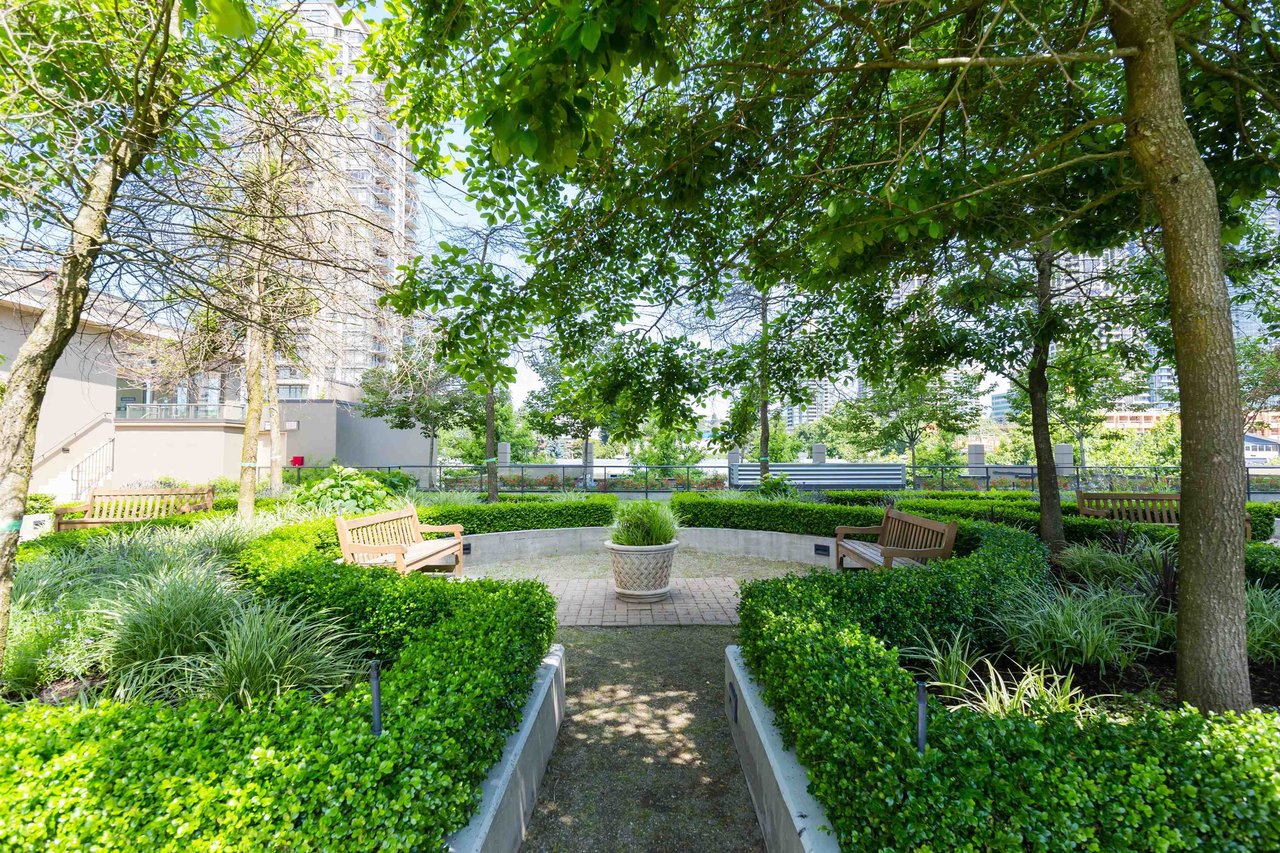 604-2355 Madison Ave