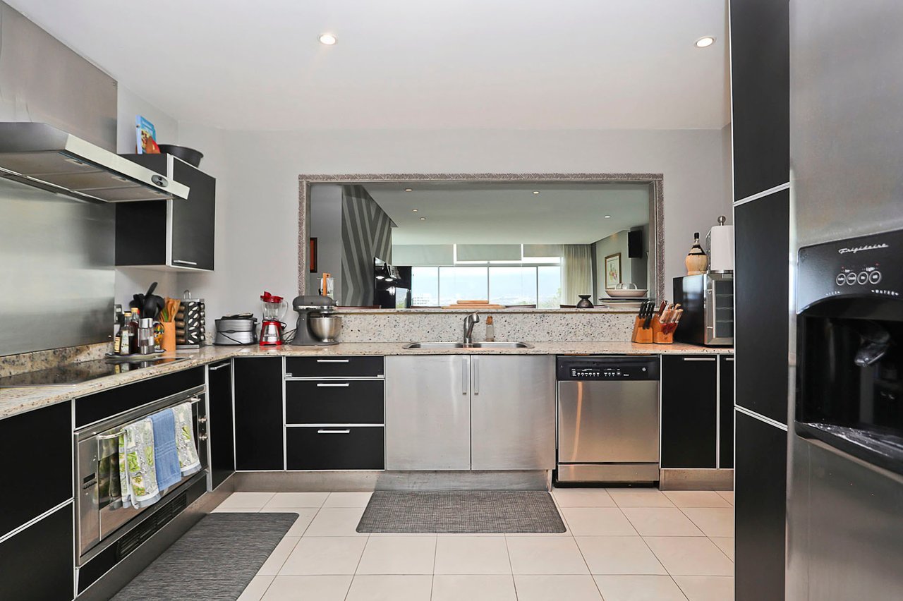 Panoramic View Furnished Condo, Escazu, San Jose