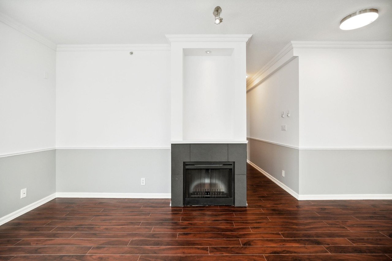 904-9288 University Cres