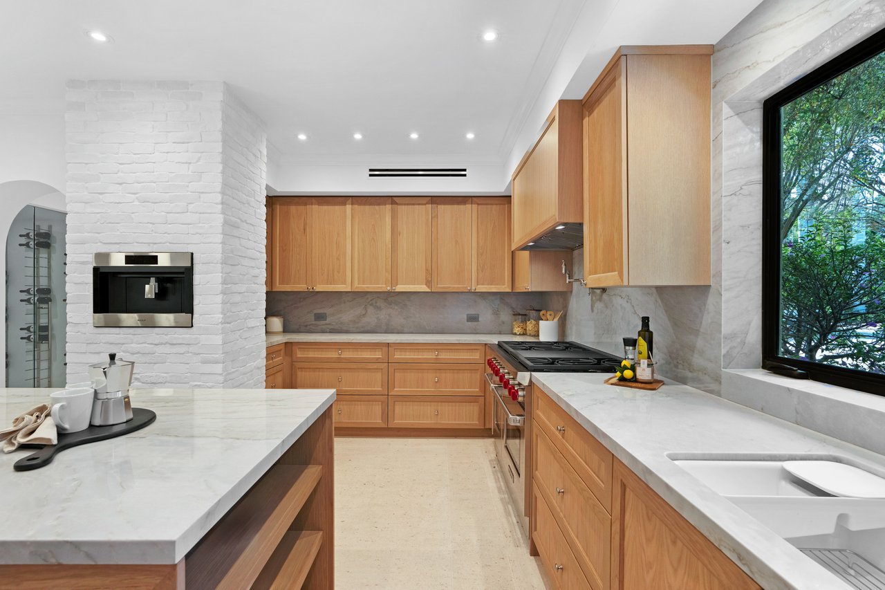 3700 Hibiscus Street "Casa Mamey"