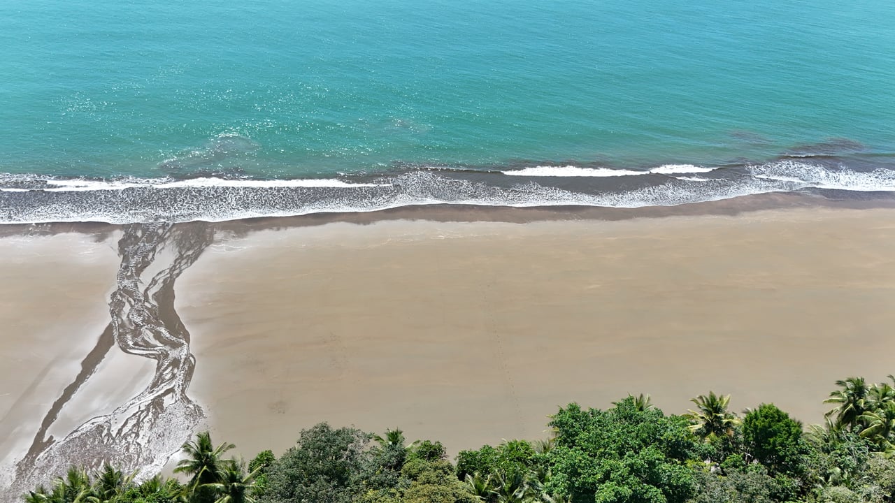 “Private Beach Community | 1,708 m² Build-Ready Lot in Ballena”