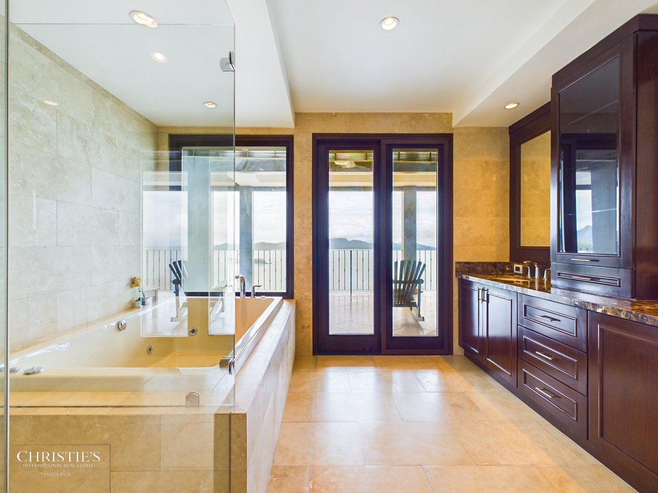 360 - 310 Splendor Penthouse
