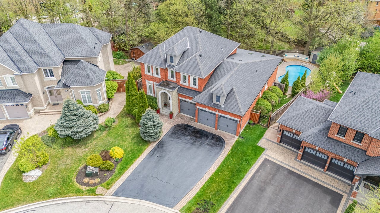 918 Best Circle, Newmarket
