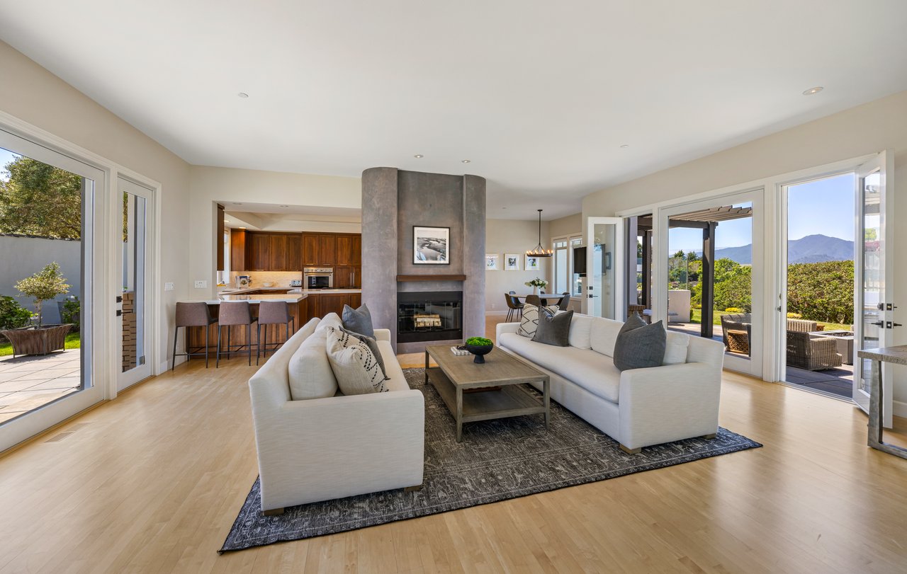 Sweeping Views Across the Bay
