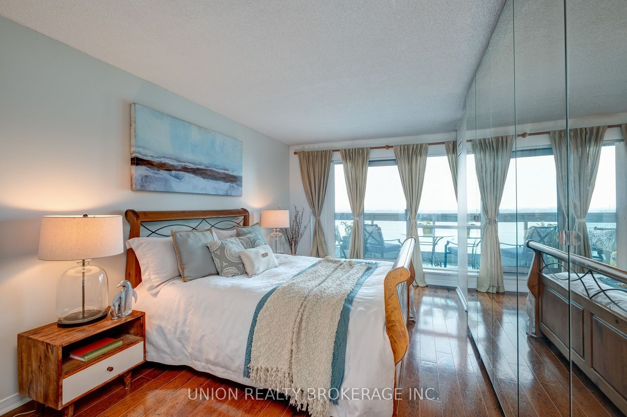 10 Yonge St, Ste 2012