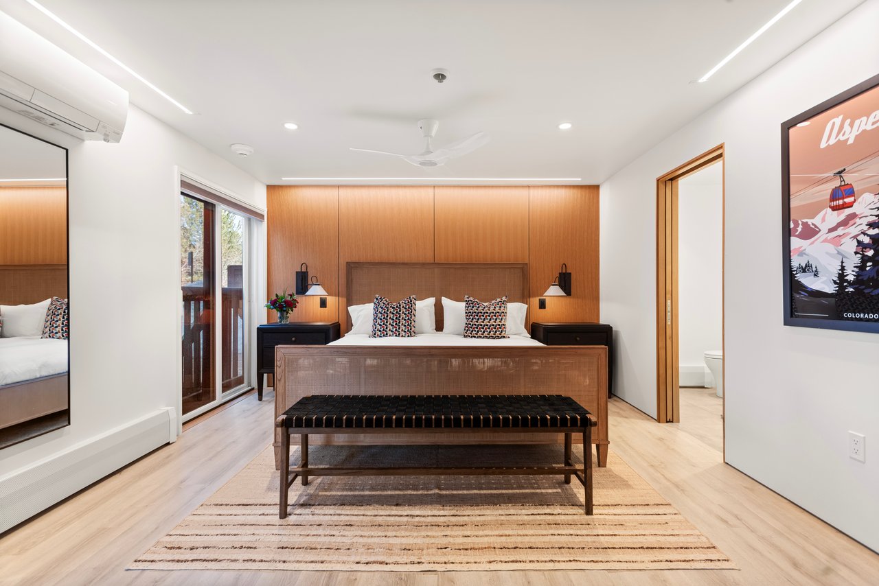 Newly Remodeled Core Condo with Aspen Mountain Views