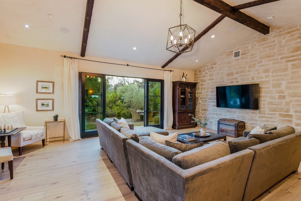 6201 Old Balcom Canyon Rd