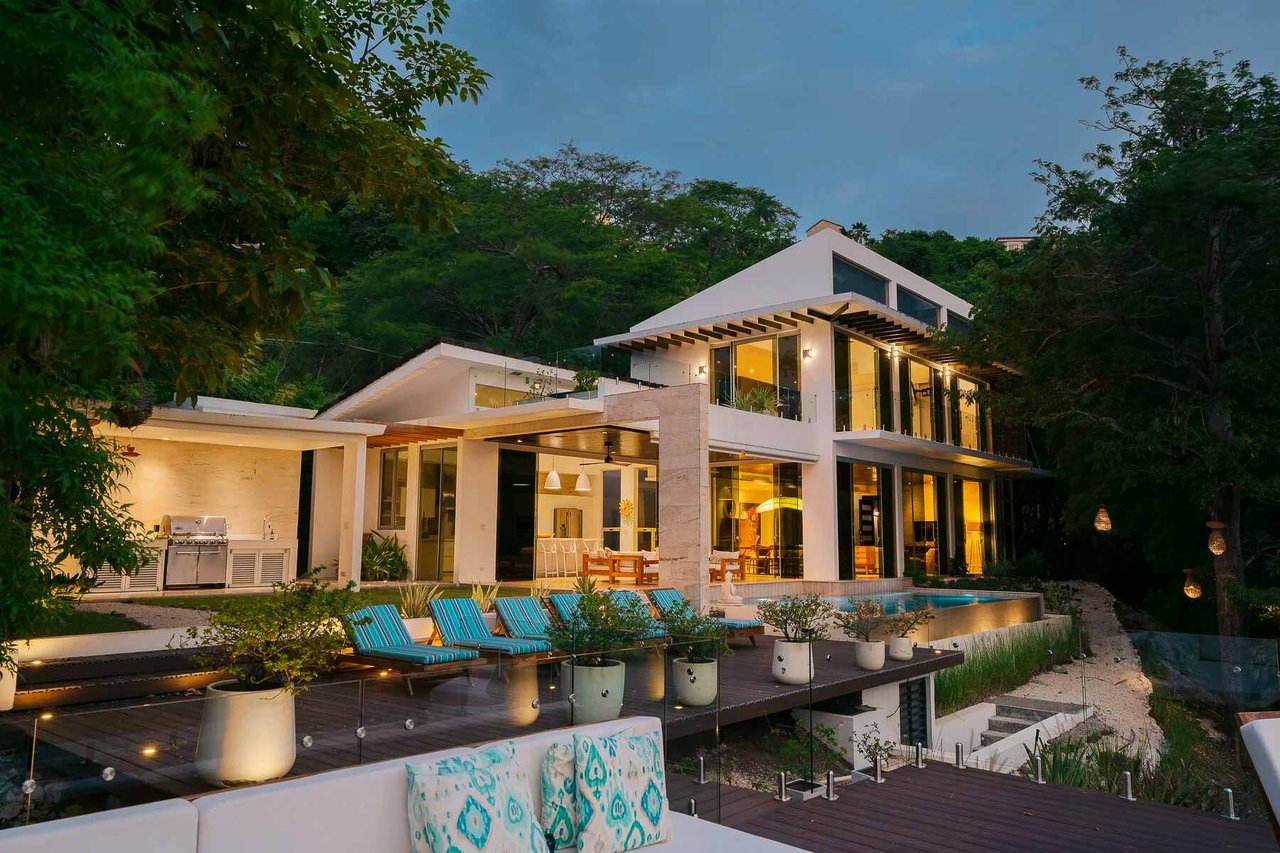 Casa Lomas del Mar | Luxury Ocean-View Villa with Infinity Pool