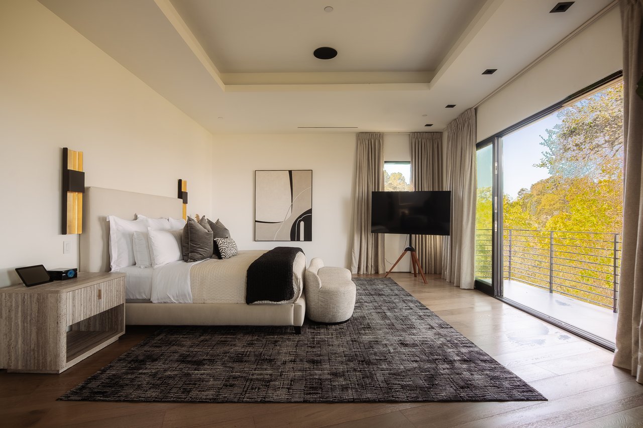 13331 Mulholland Dr, Beverly Hills