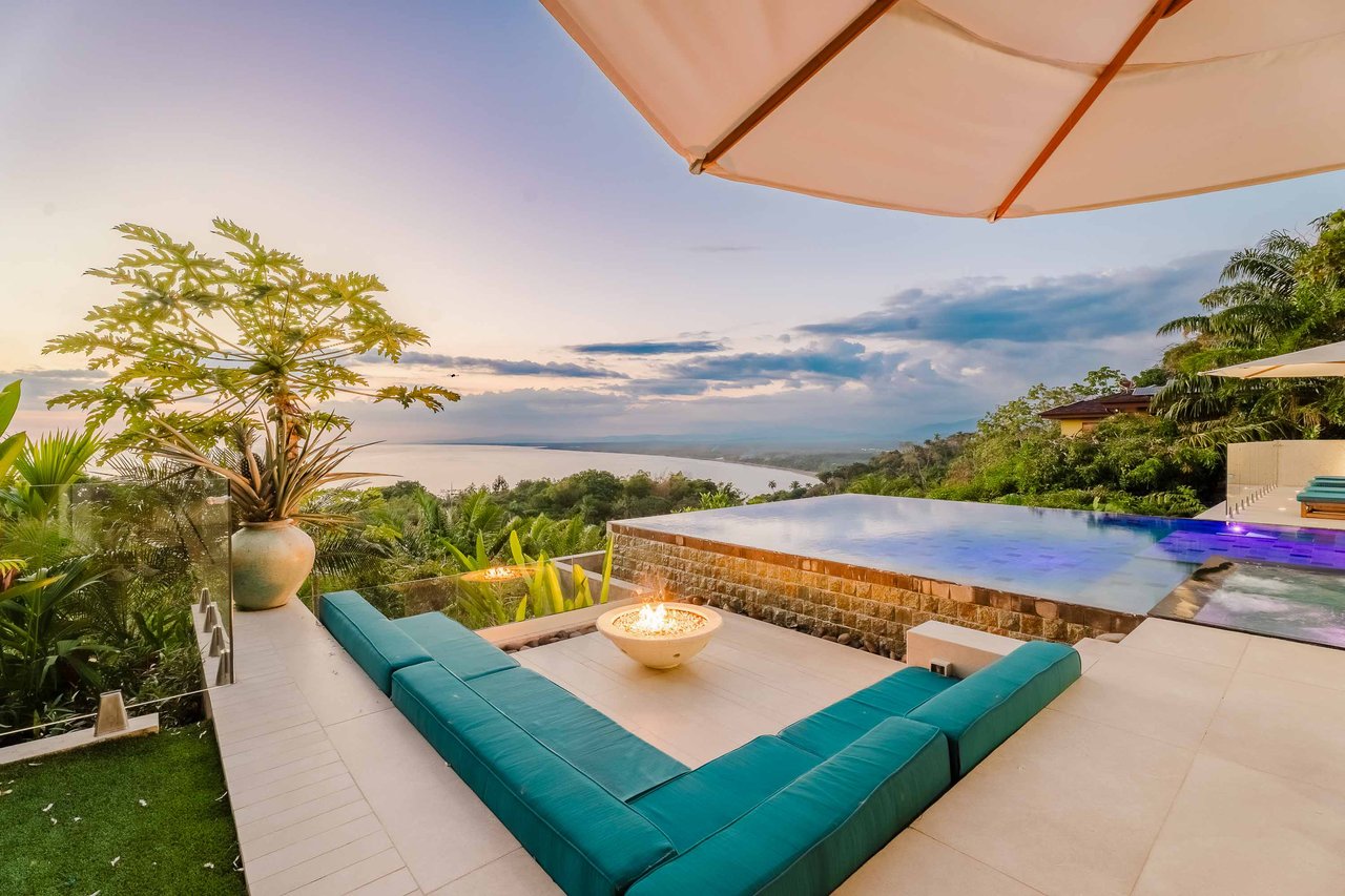 Casa Nola, Luxury Villa in Gated Community La Reserva
