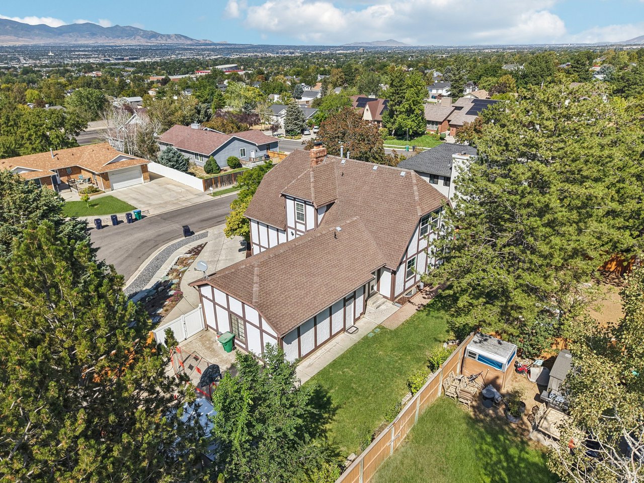 11343 S Clifford Cir