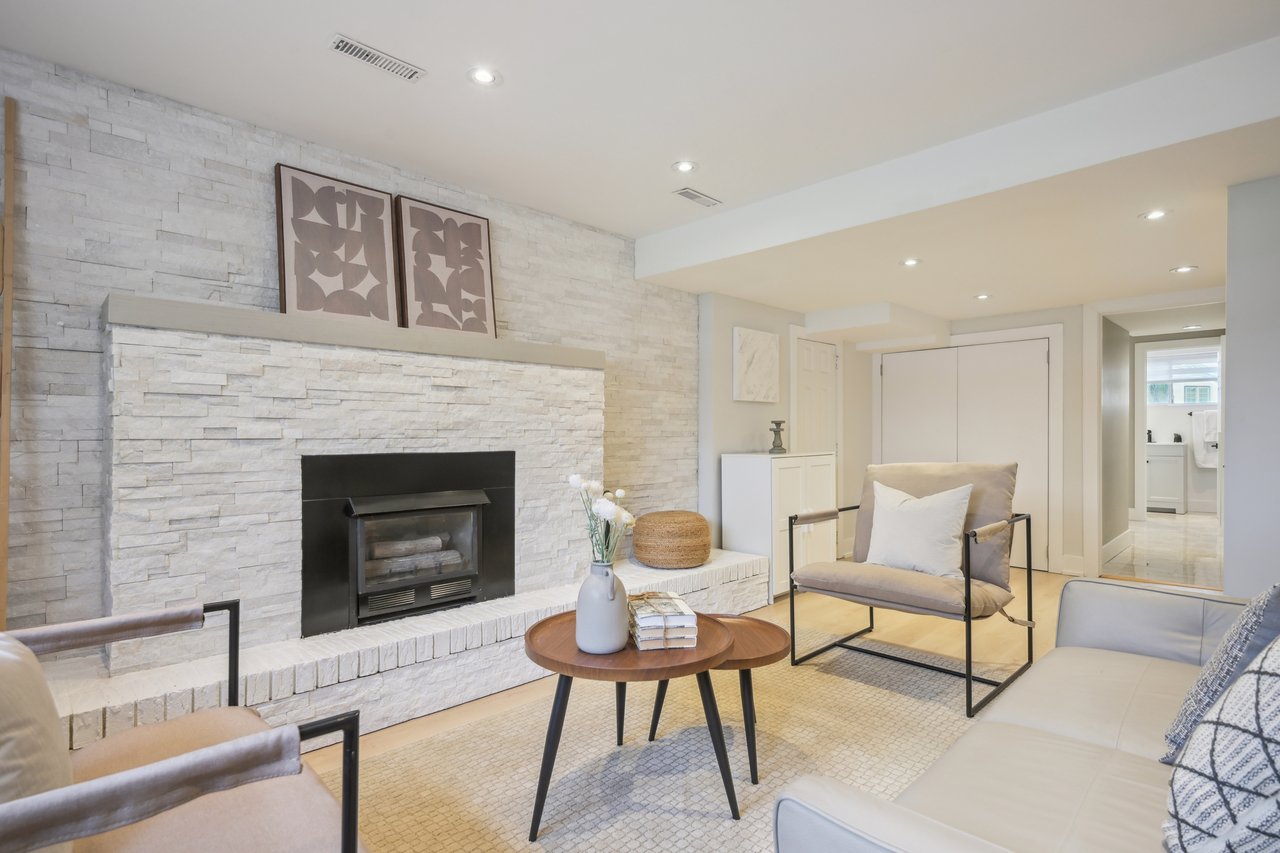 Completely Renovated Sidesplit on an Exclusive Cul-De Sac