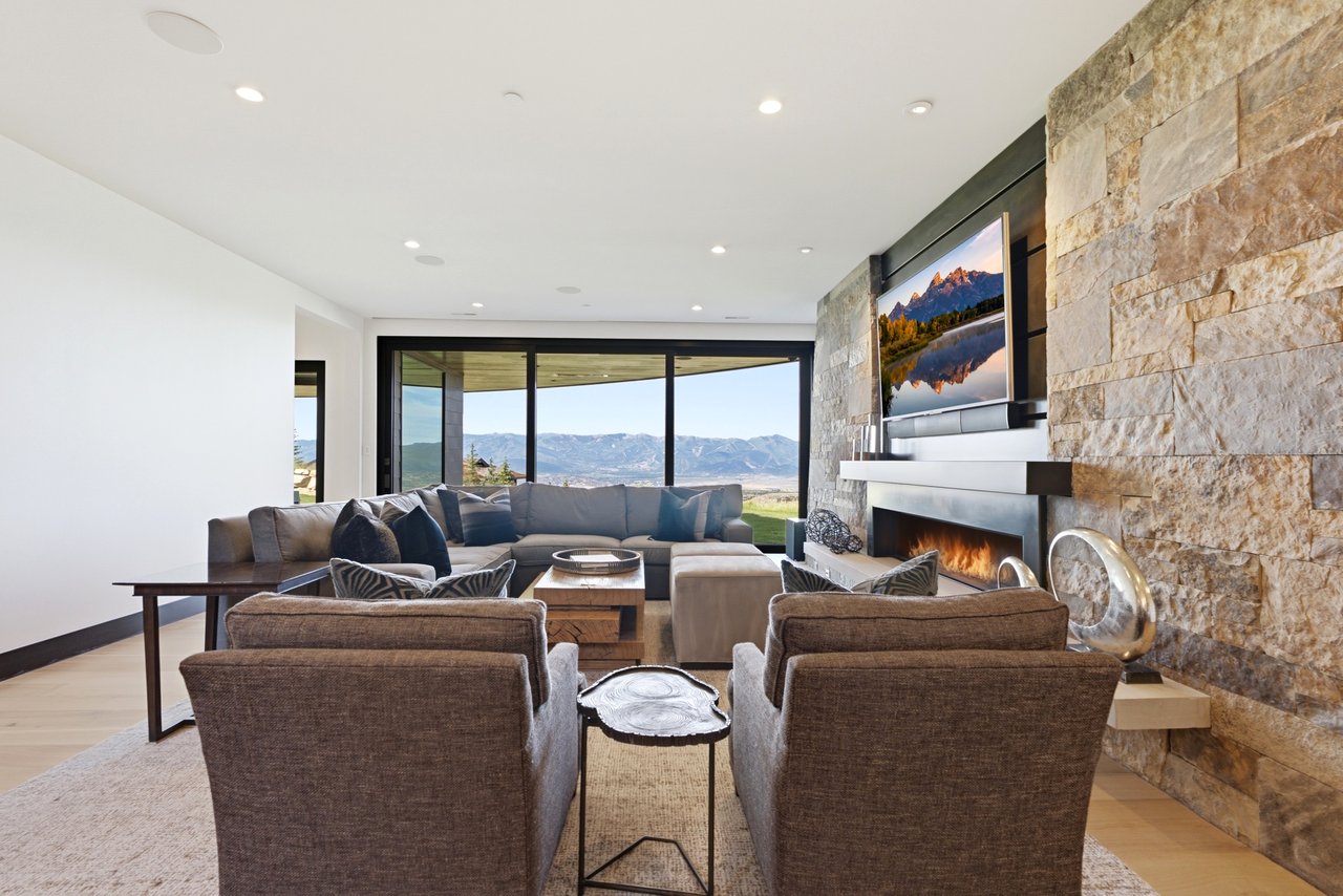Top-of-Promontory Architectural Estate — Furnished & Turnkey - Front-Row Mountain Views