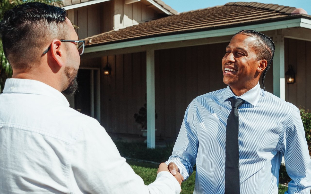 How To Sell Your Home And Buy One At The Same Time (Or In The Quickest Possible Succession)