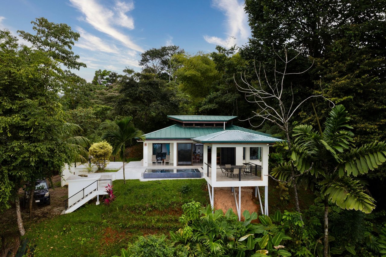 WONDROUS WHALE’S TAIL OCEAN VIEW HOME ABOVE UVITA