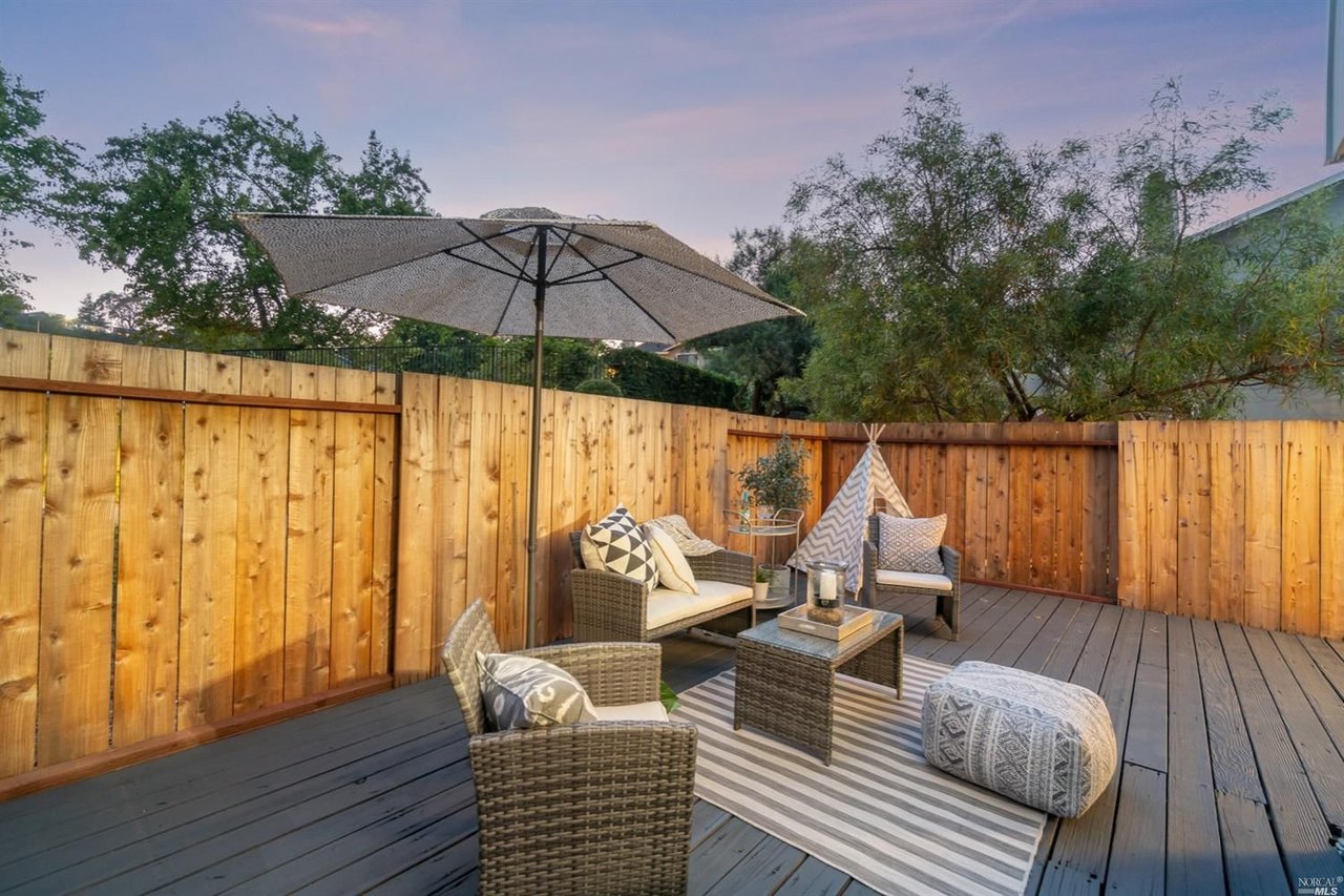 17 Cedarwood Ln