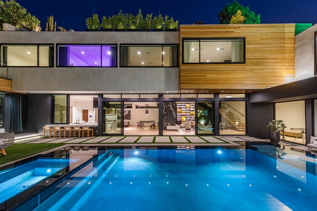 1172 N Doheny