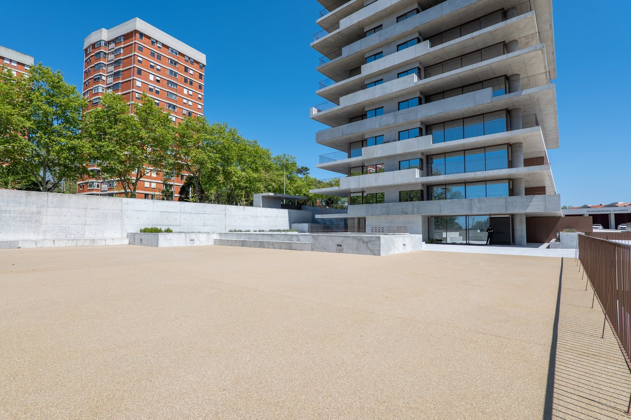 3-Bedroom Apartment with Panoramic Ocean & River Views in the iconic Foz do Douro's New Landmark - Miramar Tower 