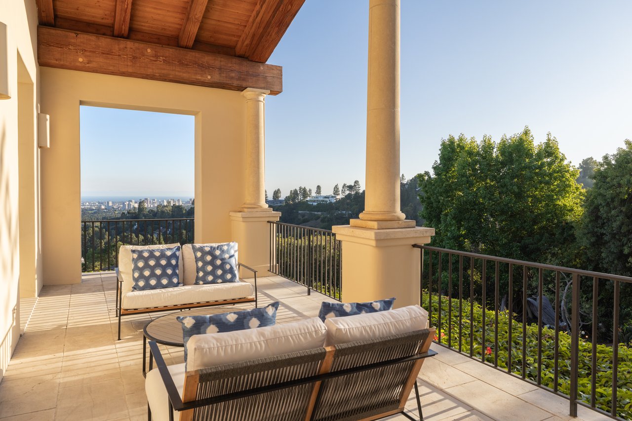 1672 Waynecrest Dr, Beverly Hills