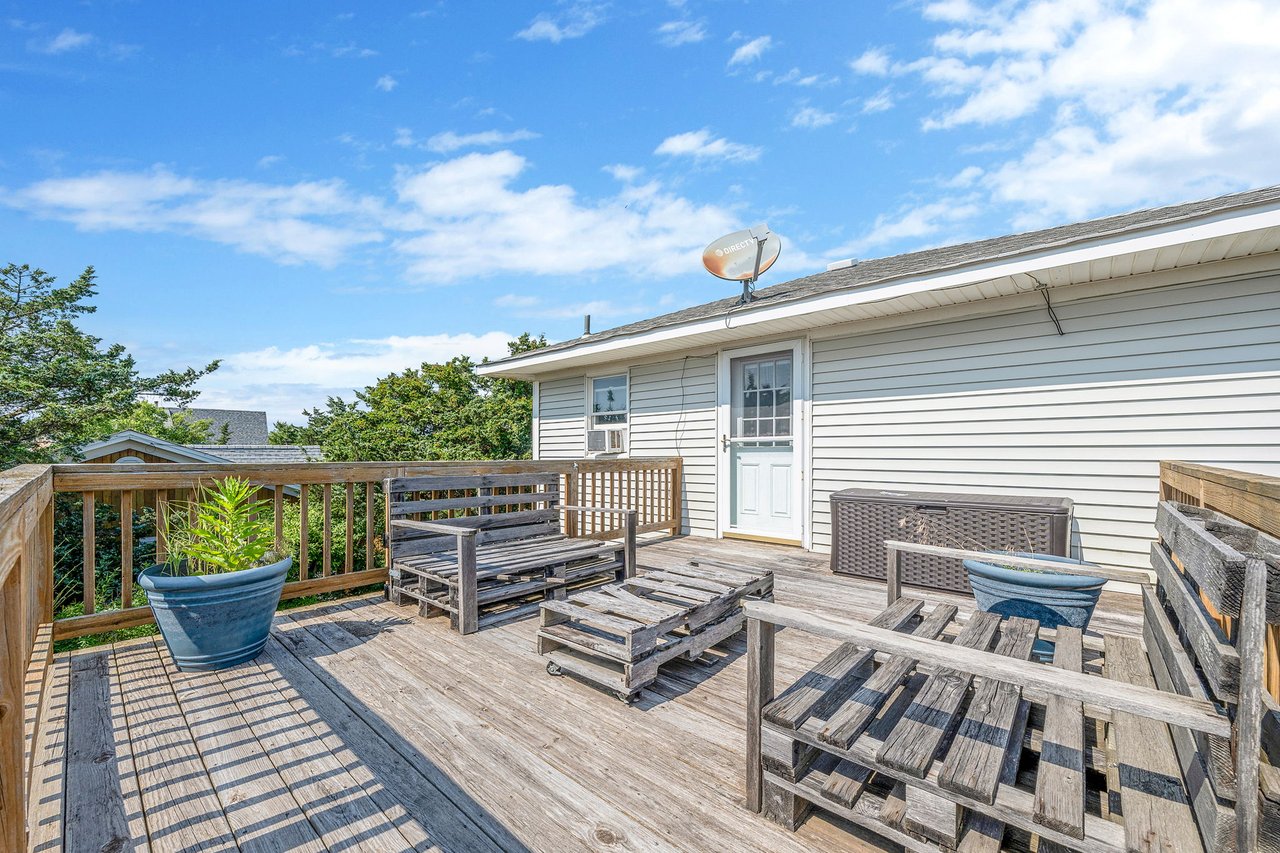 38 W Lighthouse Walk