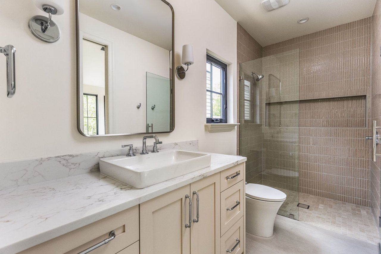 1208 Brentwood St