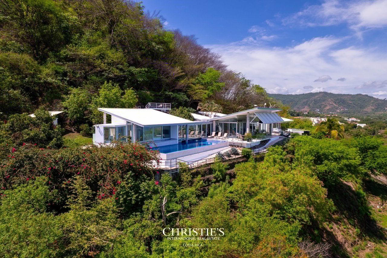 Casa Holmes: Award-Winning Glass House with Ocean Views