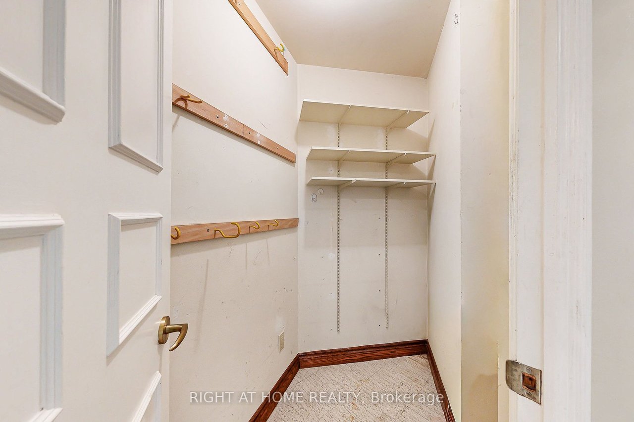 PENTHOUSE IN PRIME NORTH YORK 