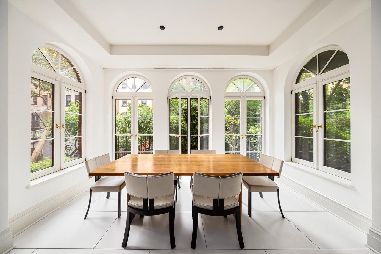 180 E 75TH St - In Contract