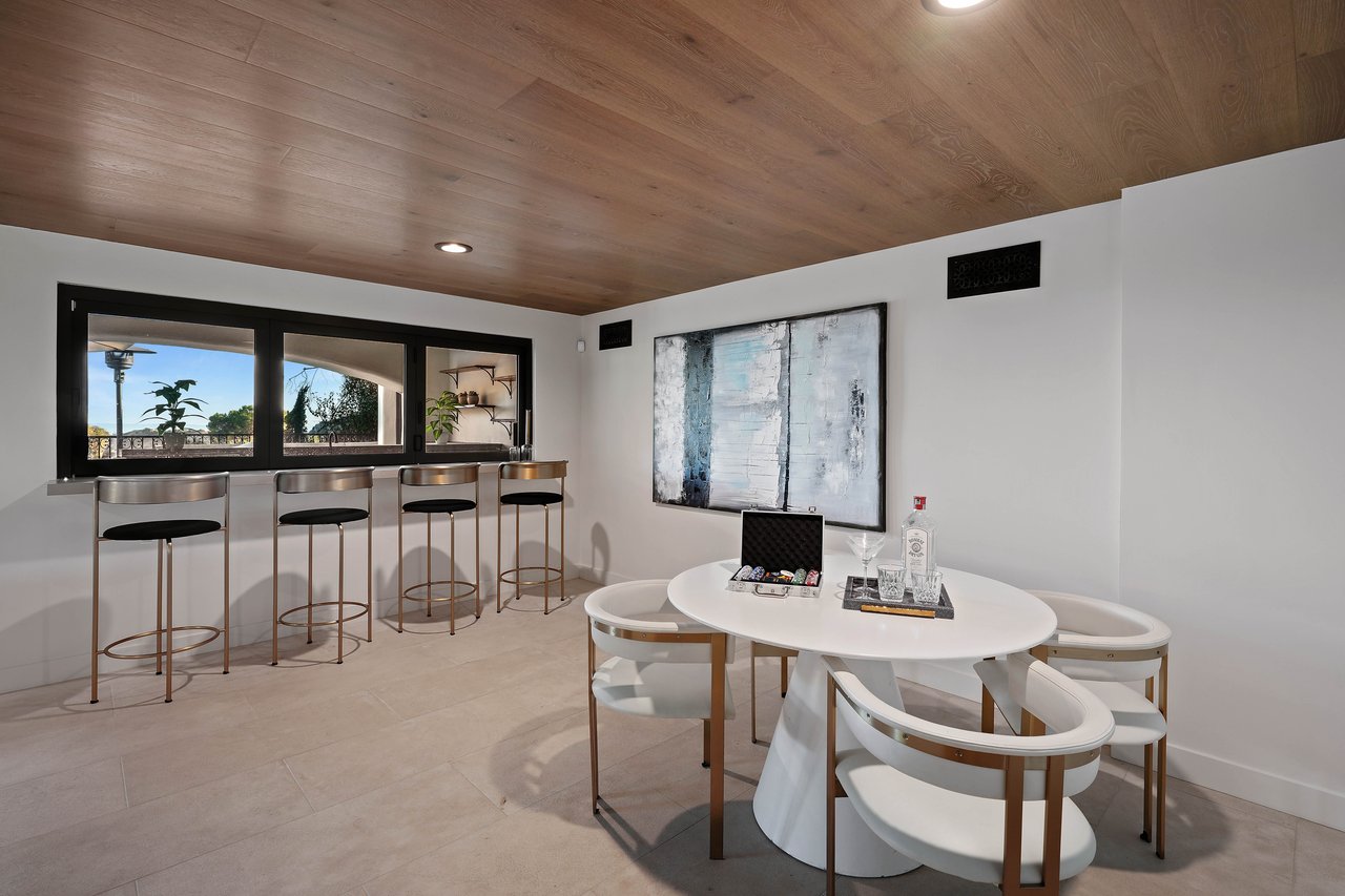 7212 Mulholland Dr, Hollywood Hills