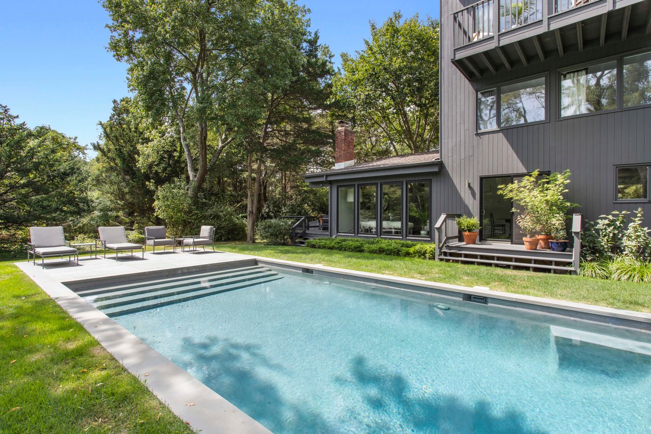 A MODERN RETREAT IN PRIME LOCATION