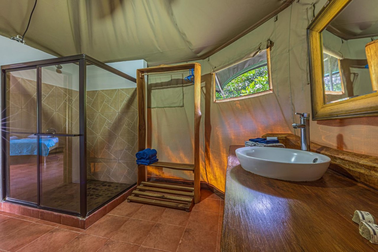 Uvita, Jungle Retreat Center on the Uvita River. Private and 17 Acres