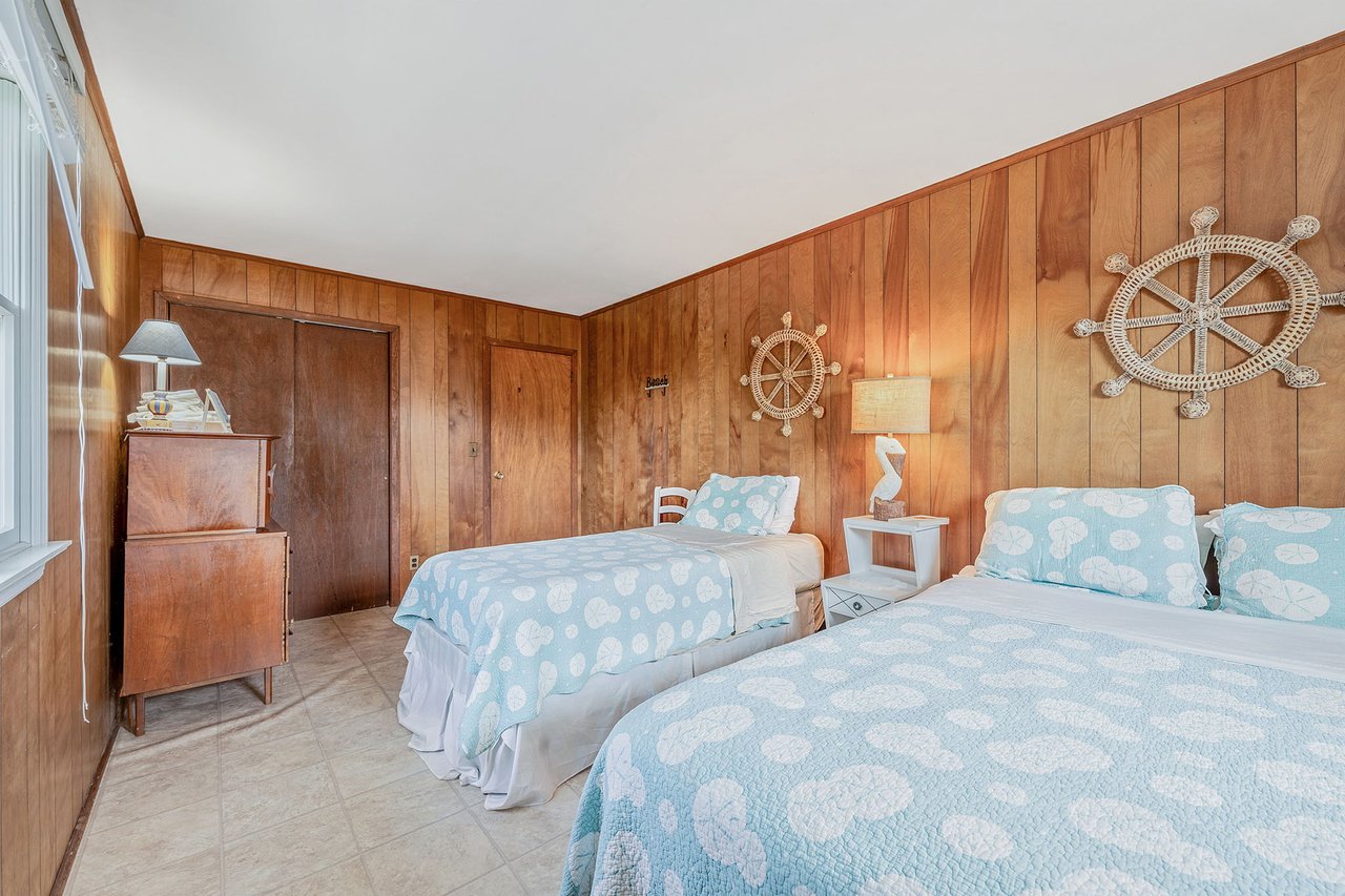 38 W Lighthouse Walk