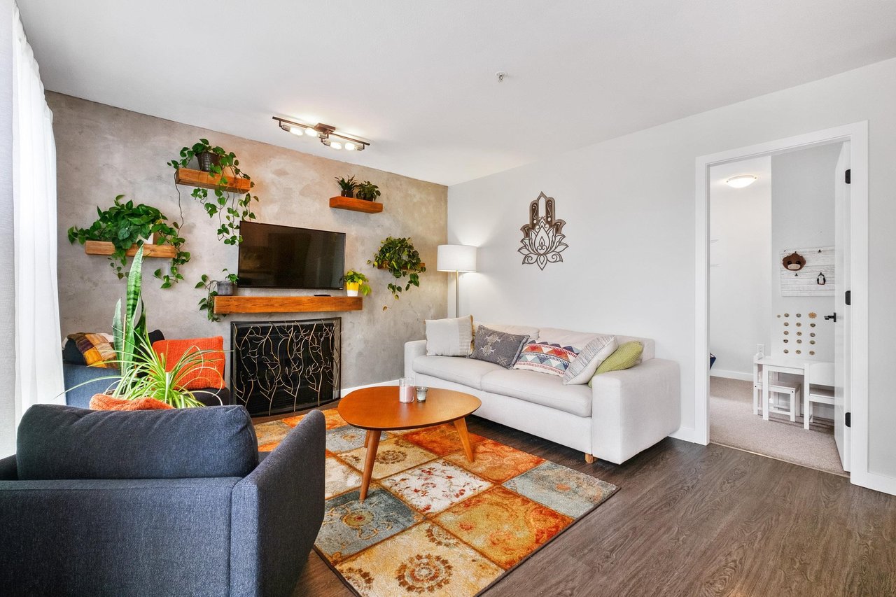 206-2960 E 29th Ave