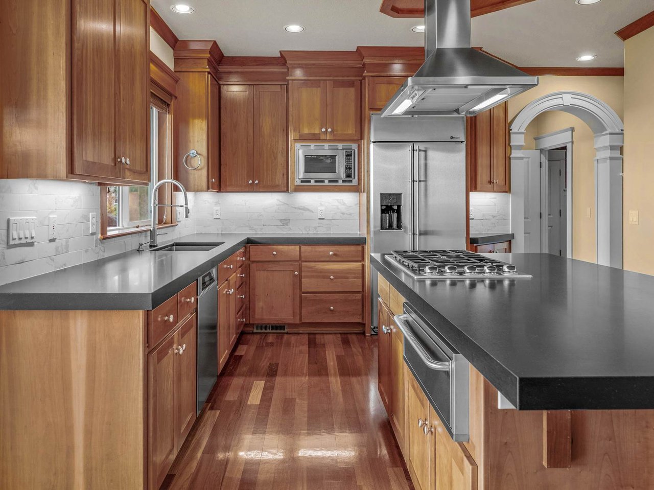 1815 NW ROSEFINCH LN