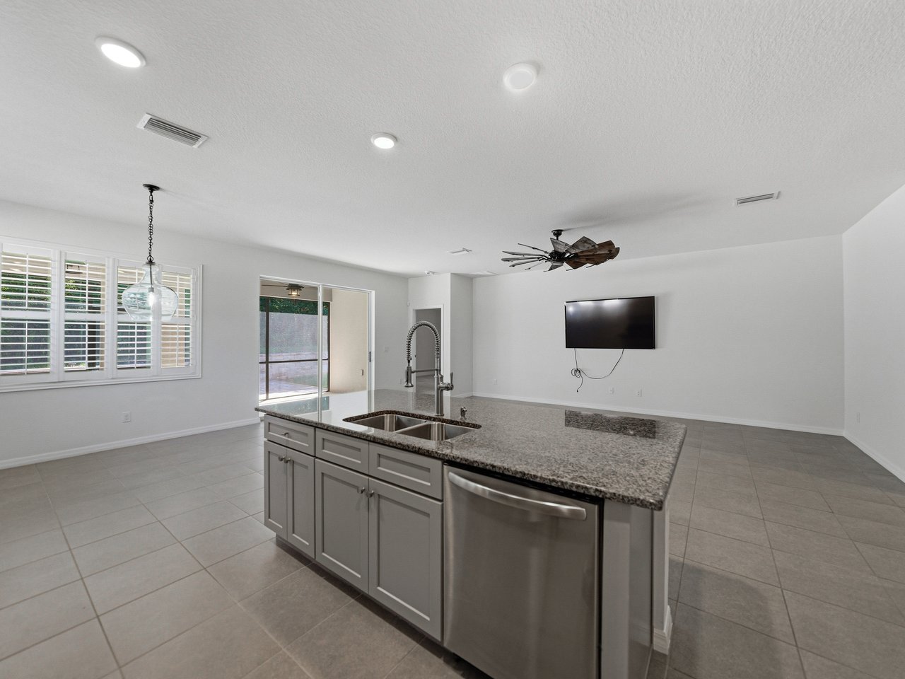 12717 EASTPOINTE DR
