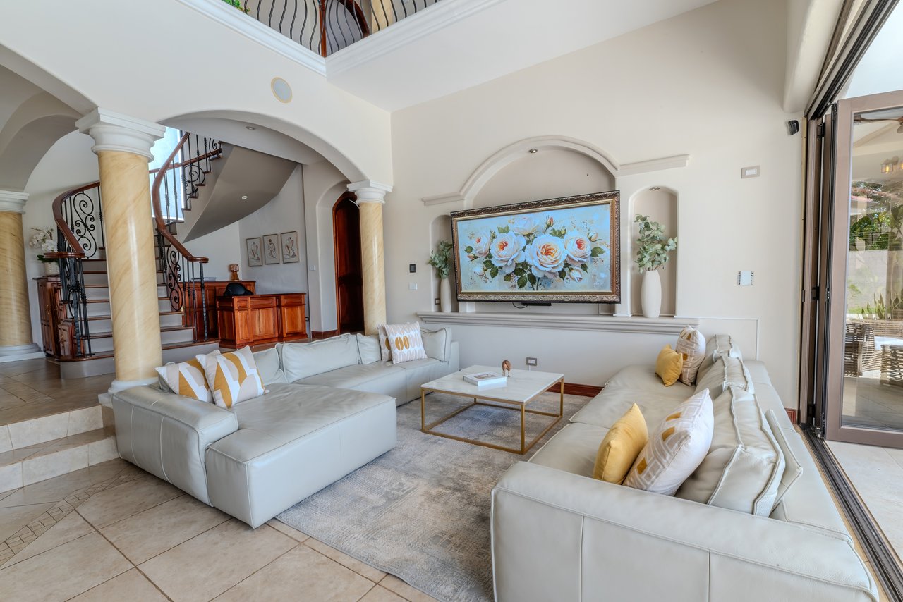 Luxury Home with Pool, Bar Area & Resort-Level Amenities | 5br, 4ba in Perez Zeledon 