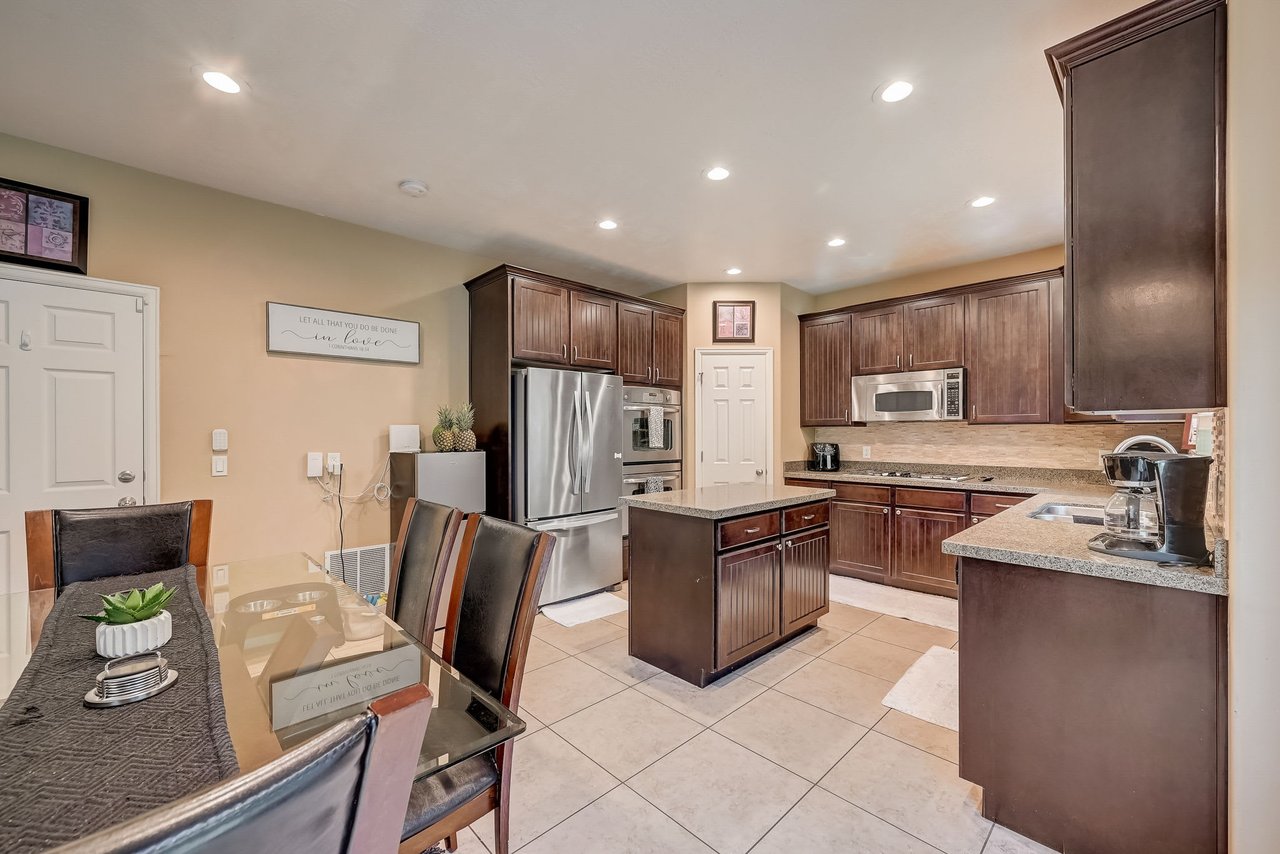 539 E Fireice Rose Ln