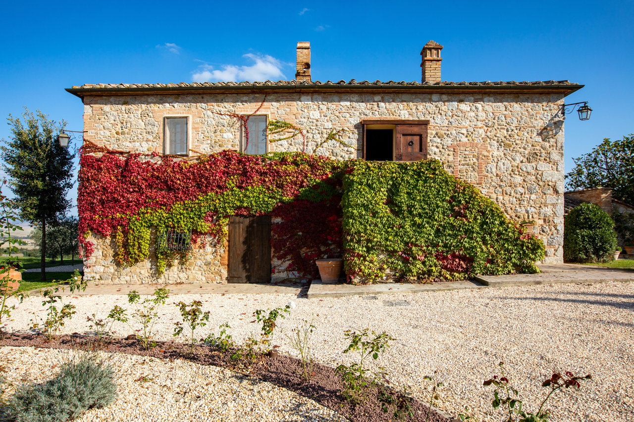 Country Luxury Home For Rent in Valdorcia