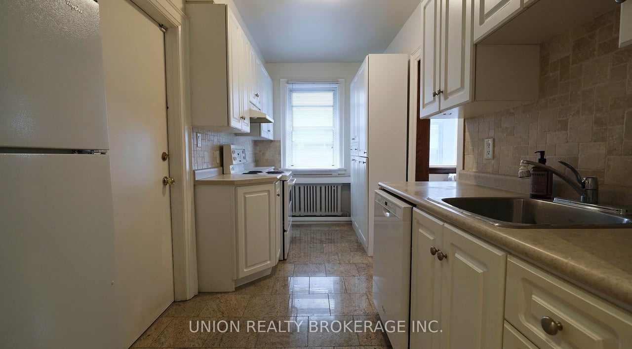 53 Wineva Ave, Upper